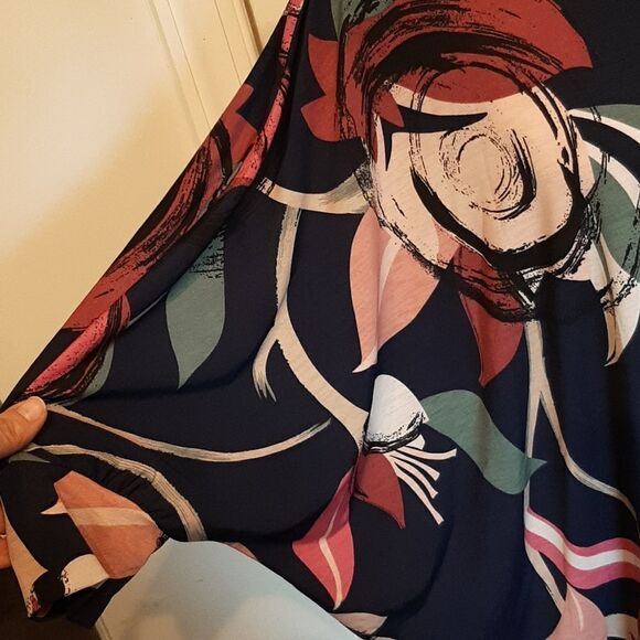 Sew in Love Float on Floral Navy with Floral Print Bat Wing Blouse  NWT - Picture 2 of 13